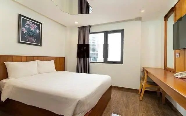 Khách sạn đẹp hẻm ô tô đường Nguyễn Thị Minh Khai, Tp Nha Trang (Gần Biển)