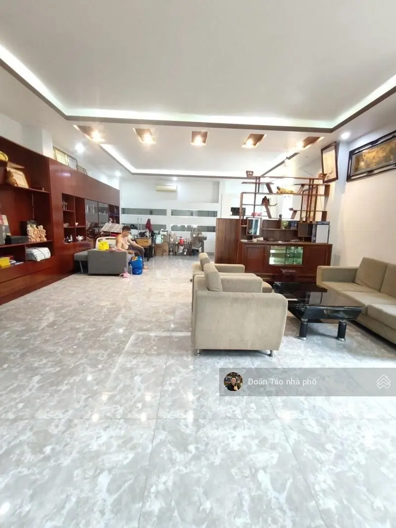 Ngộp bank giảm chào 15 tỷ chỉ còn 37 tỷ - biệt thự mặt tiền Kinh Dương Vương 267m2, 5T thang máy
