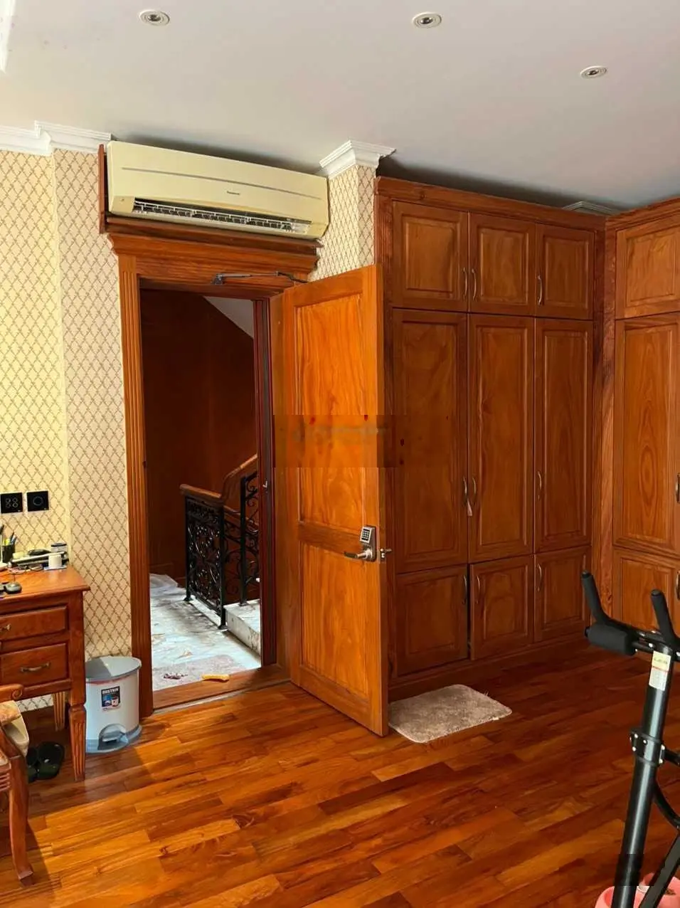 Bán nhà hẻm xe hơi Nguyễn Giản Thanh nhà vuông vức 4 tầng sân thượng, có Thang máy, 32 tỷ TL