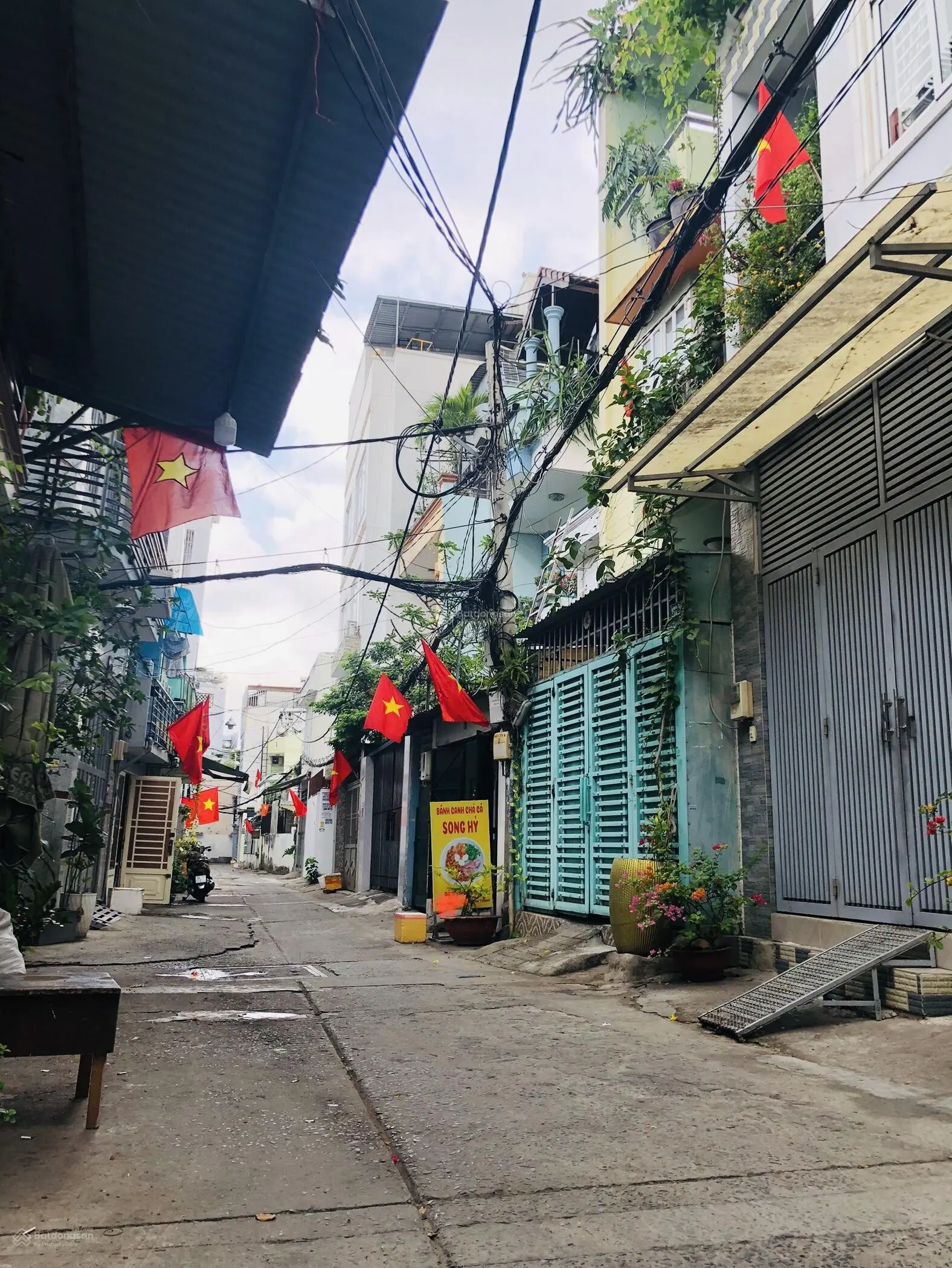 HXH thông ra Nguyễn Xí 285m2, chỉ 22 tỷ. Ngang hiếm 10m dài 28m. Sổ hồng hoàn công quy hoạch.