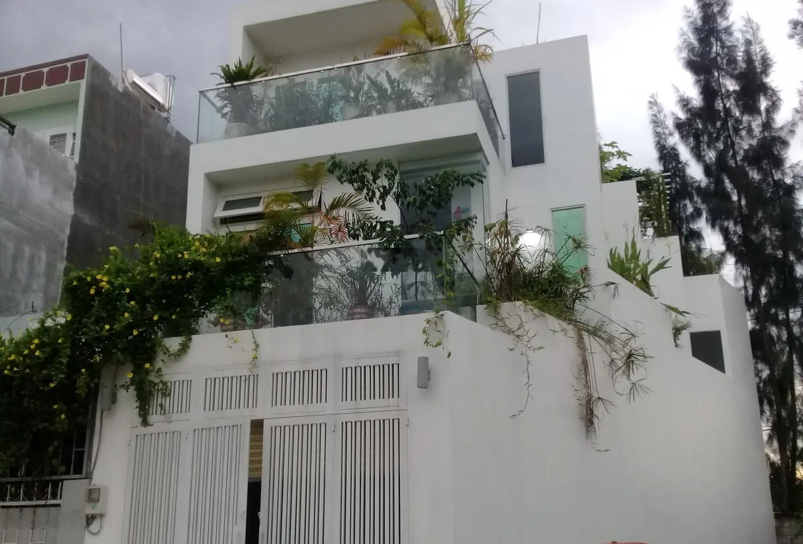 Bán nhà liên phường, 3 tầng, góc 3 mặt tiền, 83,3m2 sổ hồng. gần global city tp.thủ đức