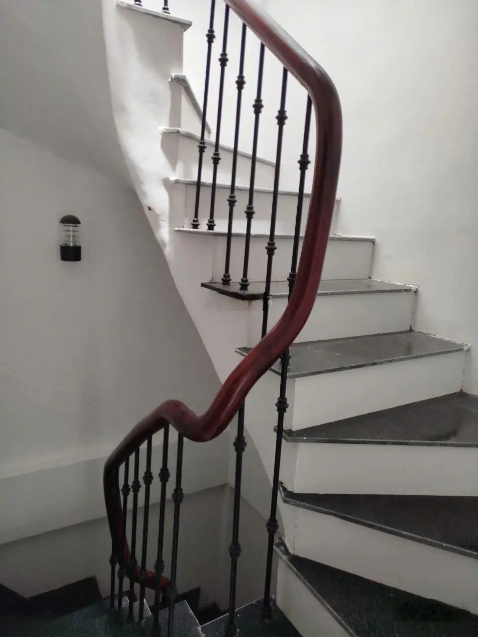 Chỉ 2 tỷ có ngay nhà mới 3T*32m2, ngõ rộng ô tô đỗ cửa. Gần chợ, trường, cách trung tâm Hà Đông 5km