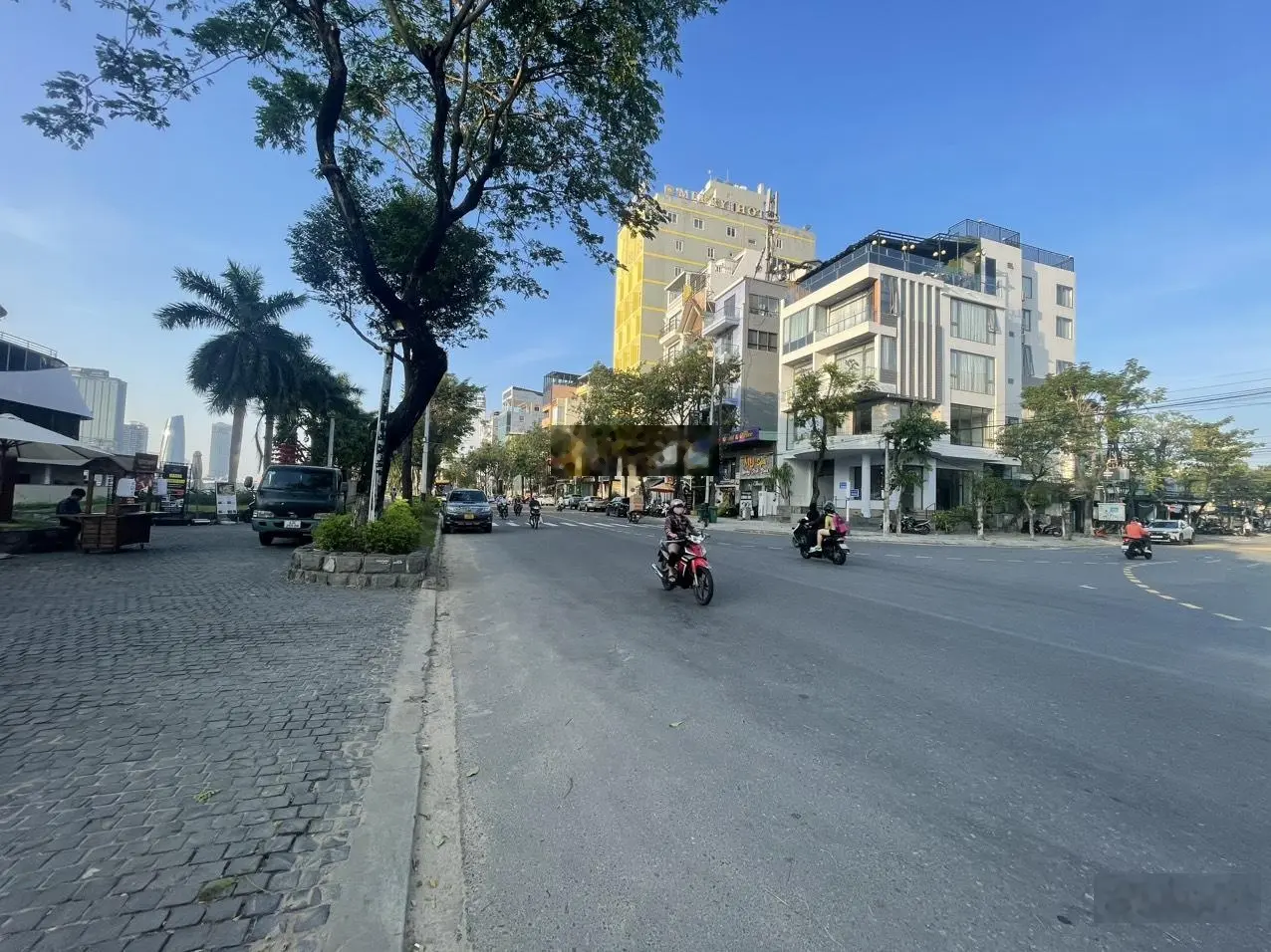 Chính chủ bán nhà mặt tiền đường triệu việt vương gần chợ đêm sơn trà - toàn huy hoàng