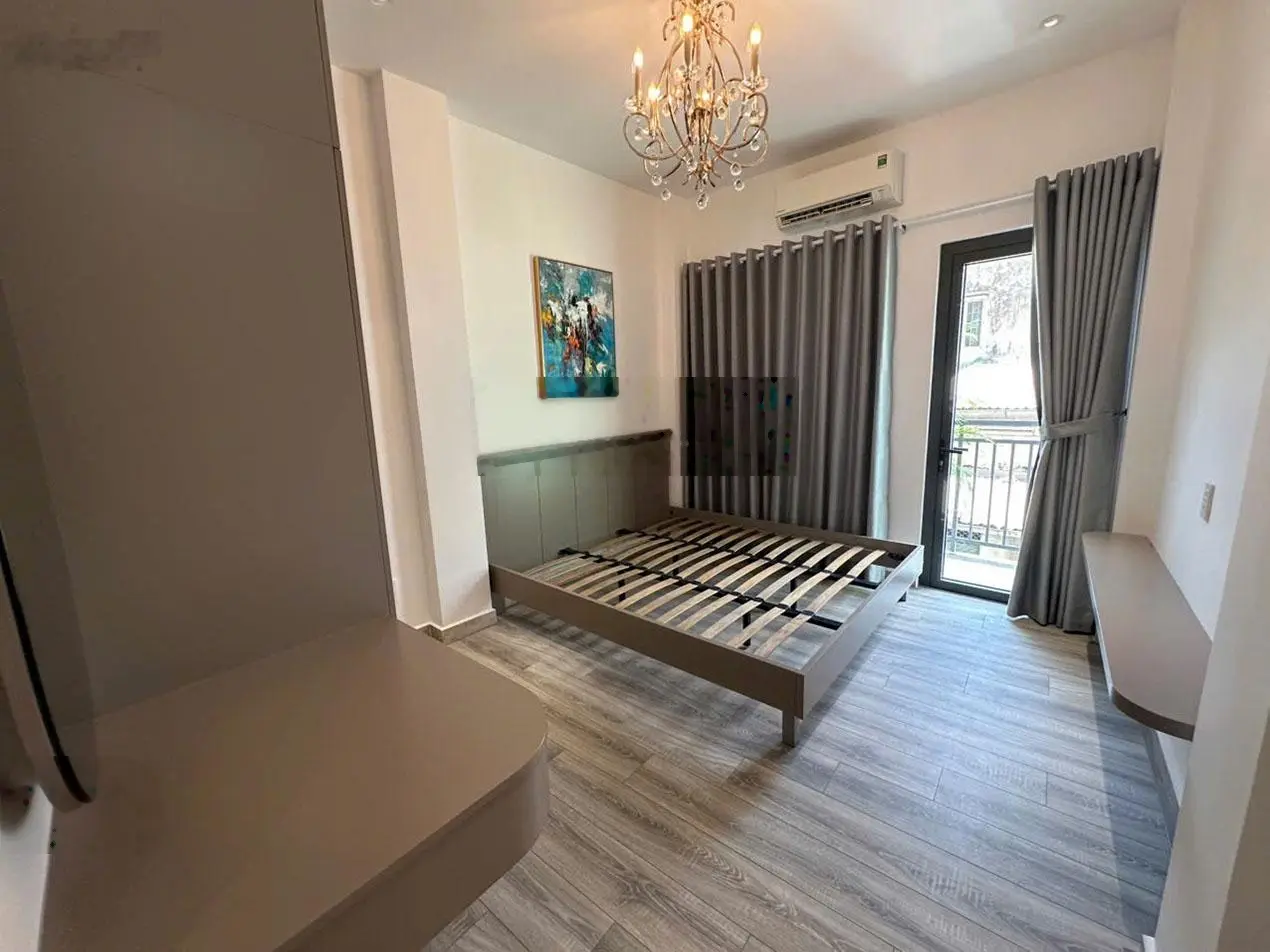 Nhà phố 5 lầu có thang máy, gara ôtô, full nội thất cao cấp khu kinh doanh sầm uất Đinh Công Tráng