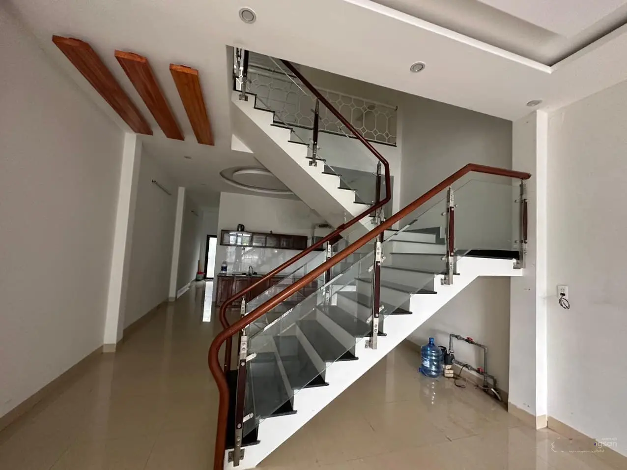 Bán gấp nhà 2 tầng đường 10m5 Văn Tiến Dũng 4,5 tỷ