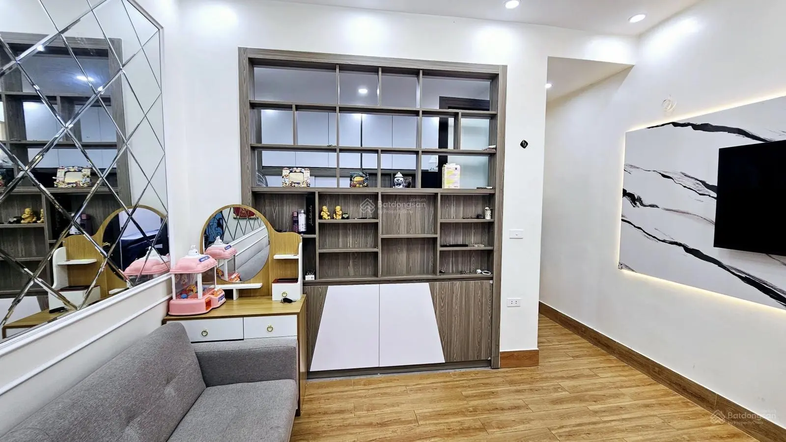 Cực hiếm. Nhà An Đà căn góc 2 tầng, ngõ trước nhà 5m, sân cổng riêng, để lại full đồ chỉ 1,75 tỷ