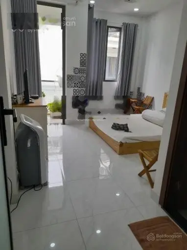 Bán gấp nhà riêng 60m2 đường Thích Quảng Đức, Phú Nhuận SHR