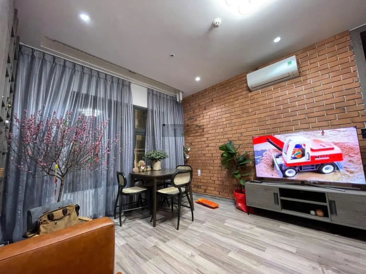 Cần tiền bán nhanh căn hộ the monarchy đường trần hưng đạo view sông hàn. - diện tích 50m2 tần