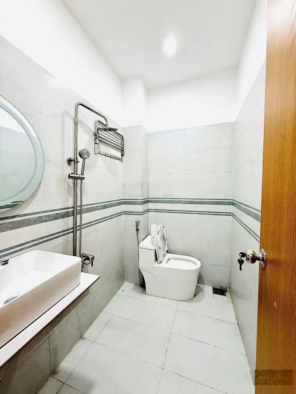Nhà đẹp đường Hồ Bá Phấn DT 92m2 sát trường Ngô Thời Nhiệm đang cho thuê 15tr/tháng dân cư đông đúc