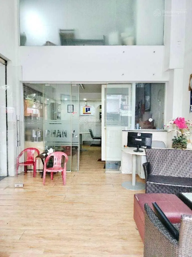 Nhà góc 2 mặt tiền đường 12m và 20m khu Bàu Cát, 5 tầng, đang cho thuê VP 30tr/tháng