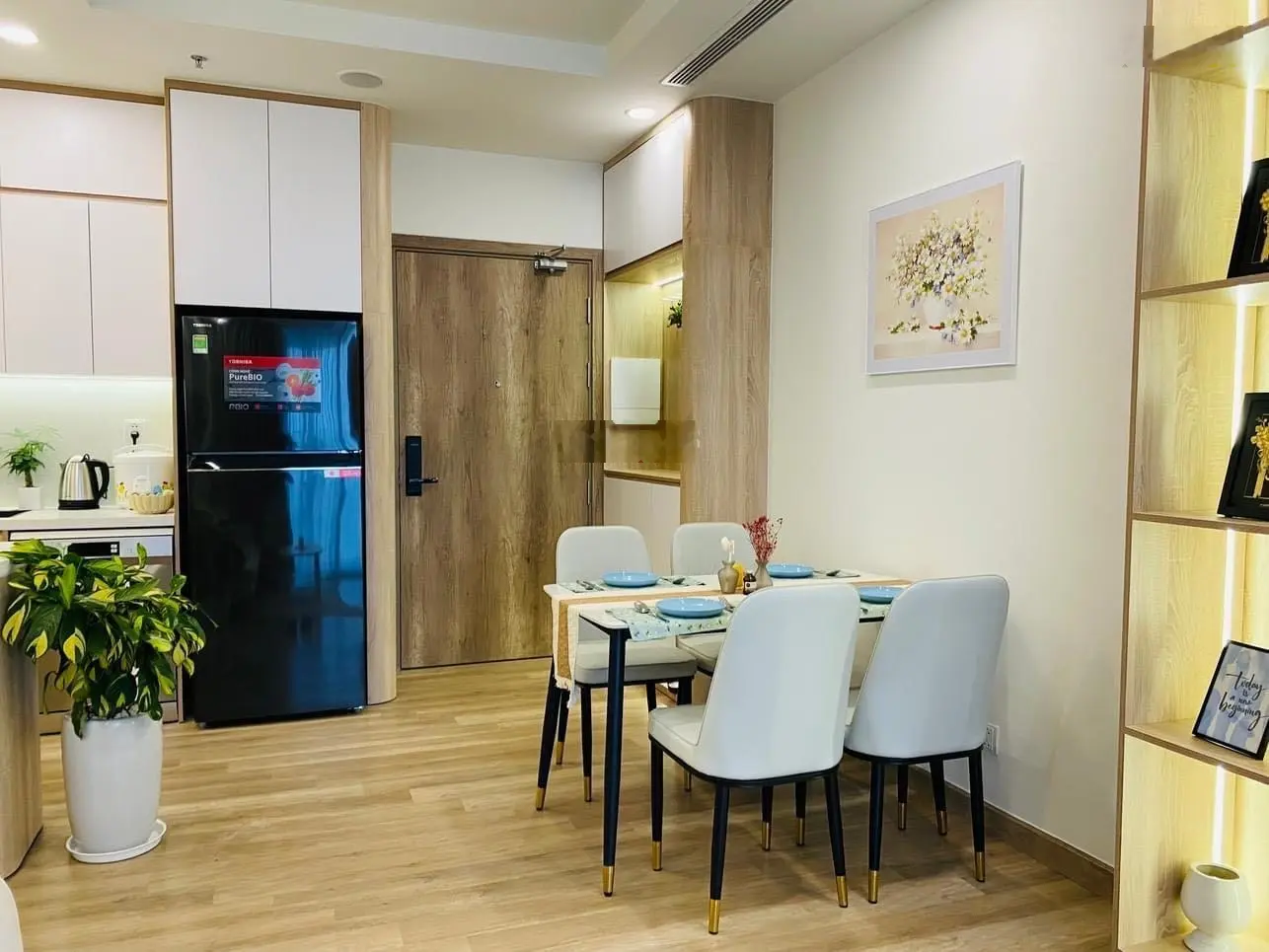 Bán nhanh căn hộ 68m2 2PN 2VS giá 2.680 tỷ tại Sky Oasis Ecopark tầng trung, view thoáng có đồ