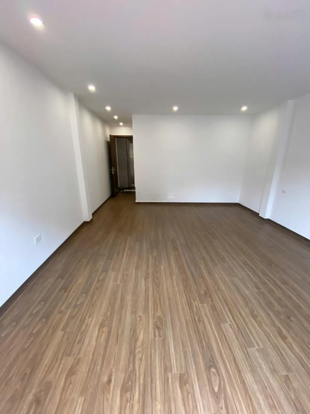 Nhà đẹp phố kẻ tạnh- giang biên- long biên.dt 50m * 6 tầng gara ô tô.nhú 9 tỷ.có tl.