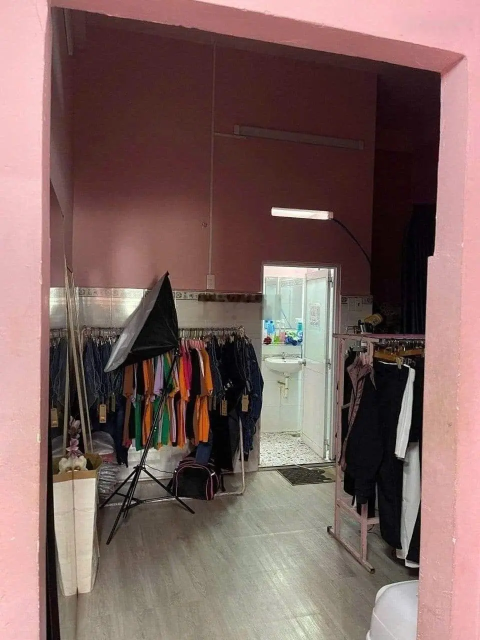 Tôi cần sang nhượng lại gấp căn nhà mặt tiền đường 18B giao với đường Đinh Đức Thiện và QL1A