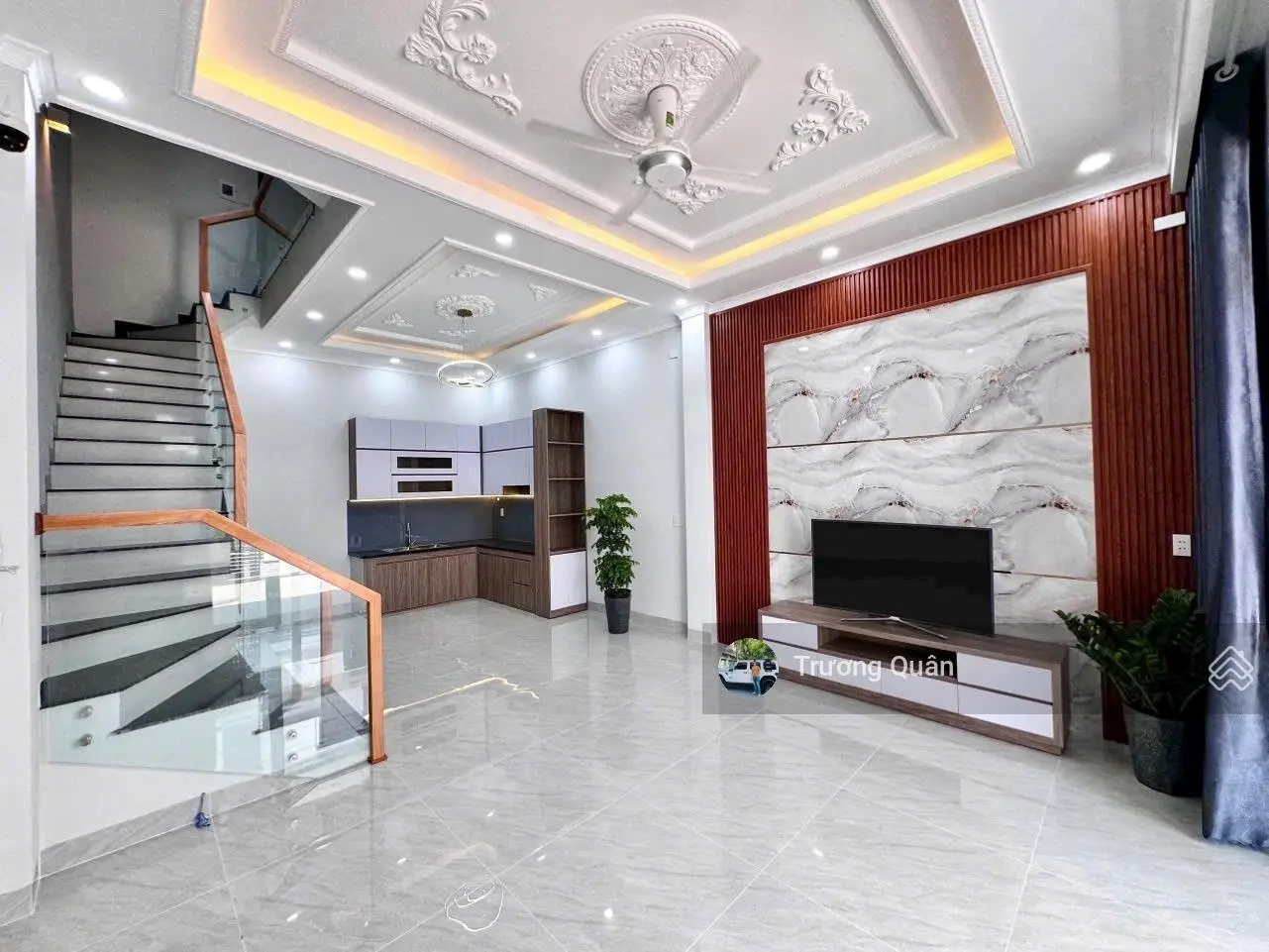 Bán nhà 1 trệt 2 lầu mới 100% thiết kế hiện đại KDC Hoàng Minh Chánh, gần uỷ ban phường Hoá An