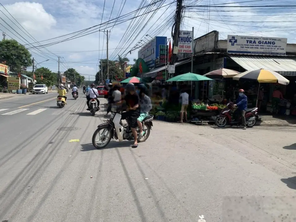 Bán 3sổ(836m2). Giá 280 triệu MT QL13 vào, cập sát chợ trường, KCN 350 HA sổ riêng thổ cư xây trọ