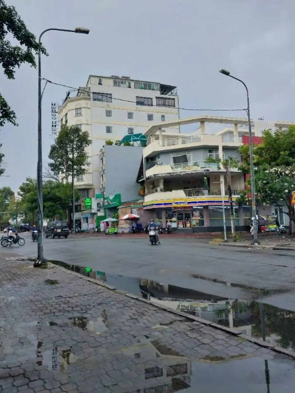 Bán nhà mặt tiền đường Trần Hưng Đạo, Phường 10, Quận 5
