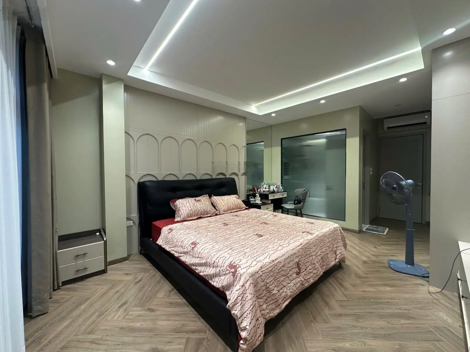 Phân lô Ngọc Khánh . Phố Vip quận Ba Đình . 7 tầng thang máy xịn . Siêu siêu đẹp .