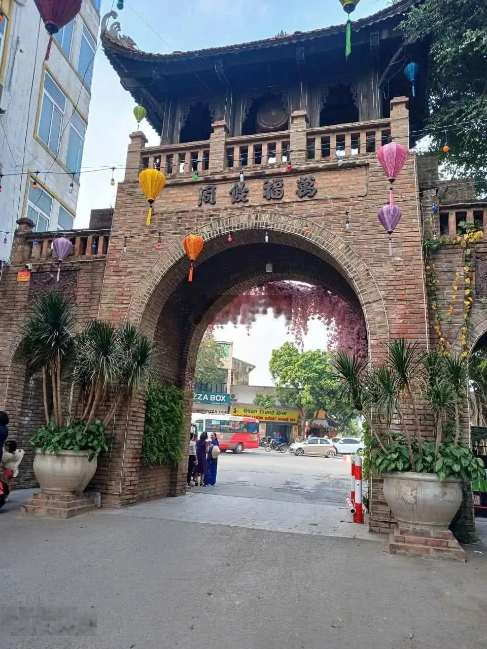 Cc bán gấp nhà 7 tầng thang máy,phân lô vỉa hè đá bóng,ôtô chạy vòng tại Vạn Phúc Hà Đông.