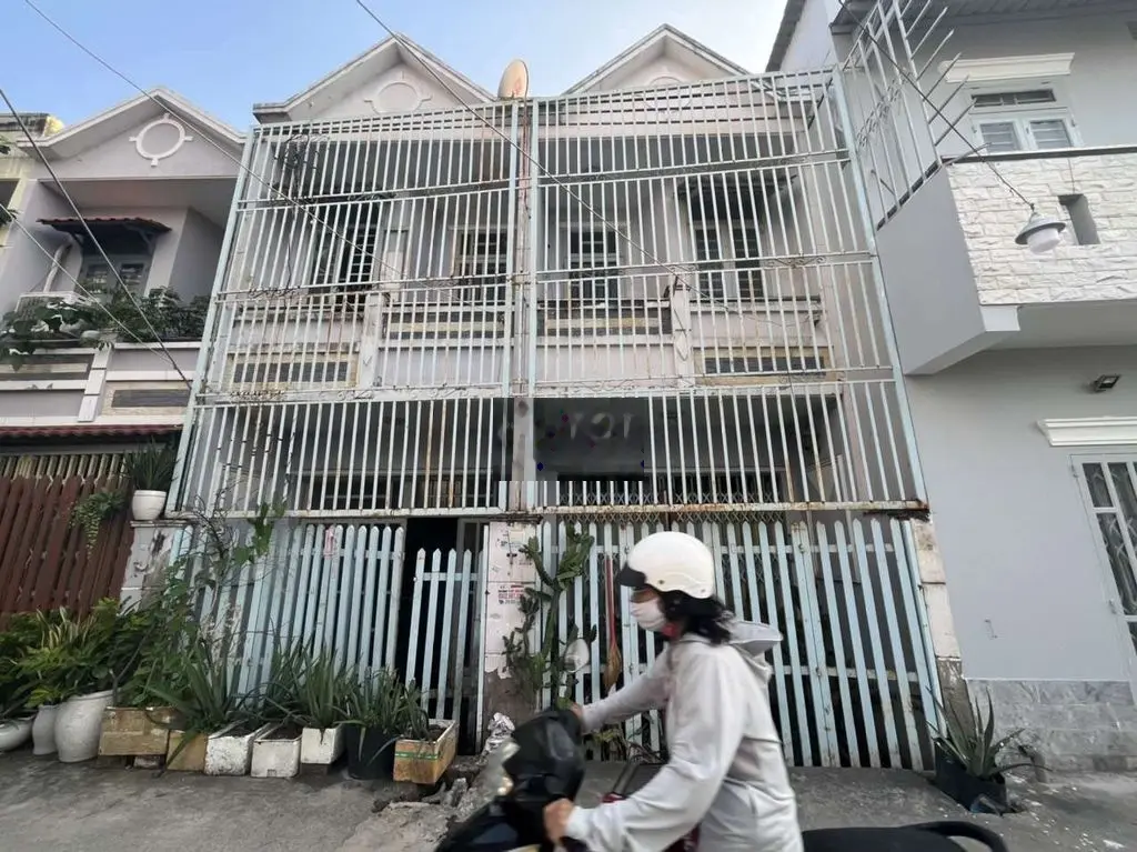 BÁN NHÀ CŨ 80,2M2 SHR HẺM XE HƠI 6,5M2 KẾ CẦU LONG KIỂNG VỪA XÂY
