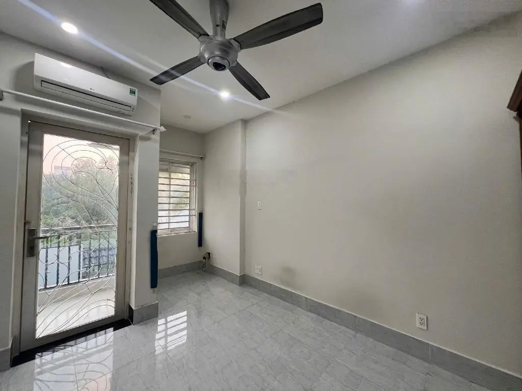 Nhà mặt tiền xe hơi, Phú Thuận, Q7. 240m2, 4 lầu có sân thượng - full nội thất xịn xò, shr - hc đủ.