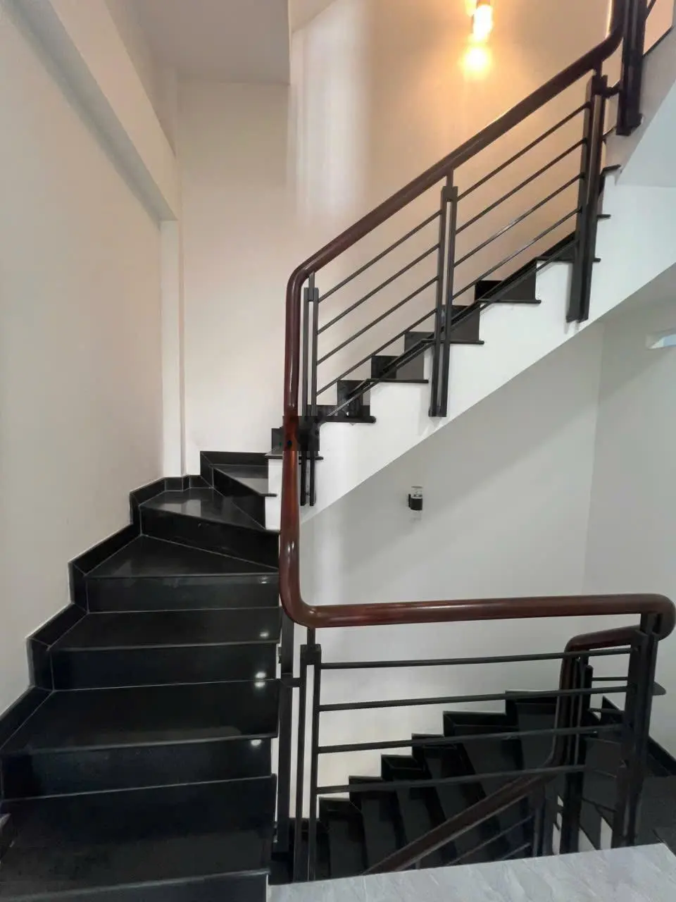 Nhà bán 1 trệt 3 lầu 5 phòng ngũ 1 thờ 6 WC hướng Tây Bắc MT đường số giá 9 tỷ CTL , LH:0969748973