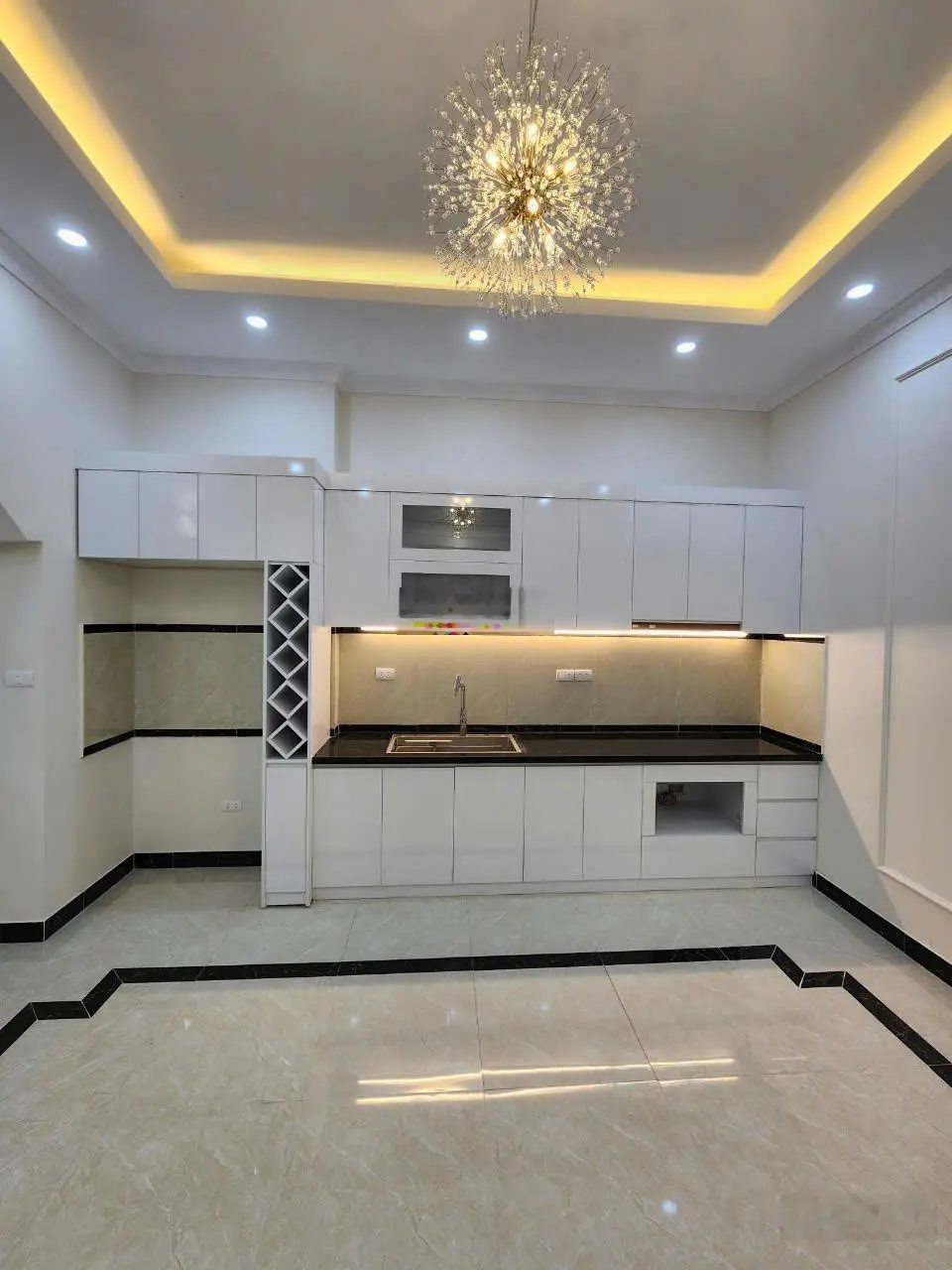 Bán gấp nhà riêng phố Nguyễn Lương Bằng 64m 4Tg MT 4,6m hơn 10 tỷ 50m ô tô Full nội thất.