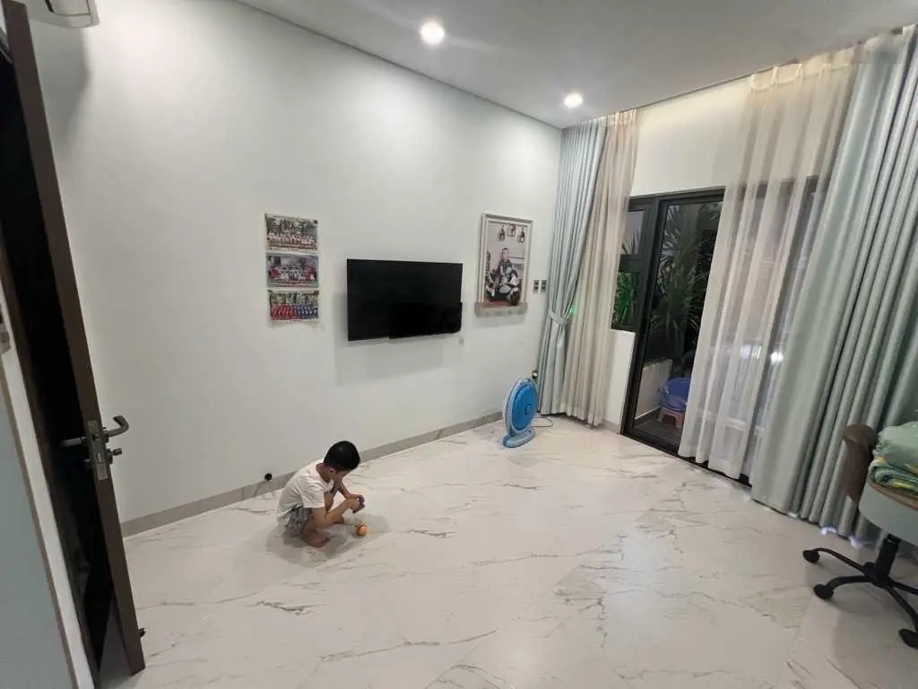Khu vip bàu cát - nguyễn hồng đào- đồng đen - hxh nhựa 6m -4 tầng- 55m2(5 x11m)- full nội thất xịn