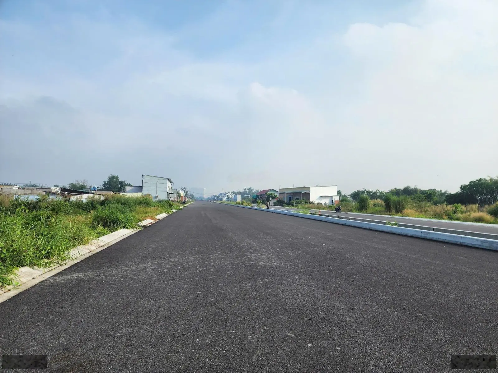 Bán lô đất nền mặt tiền đường Song Hành QL50. Liên hệ 0922 113 *** Hải