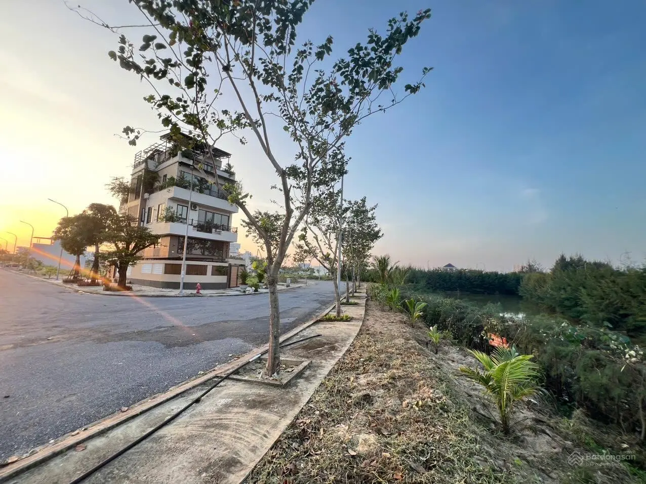 Bán lô đất 165m ngang 8m khu đô thị FPT view kênh, gần trường đại học, Ngũ Hành Sơn, giá rẻ 4,7x tỷ