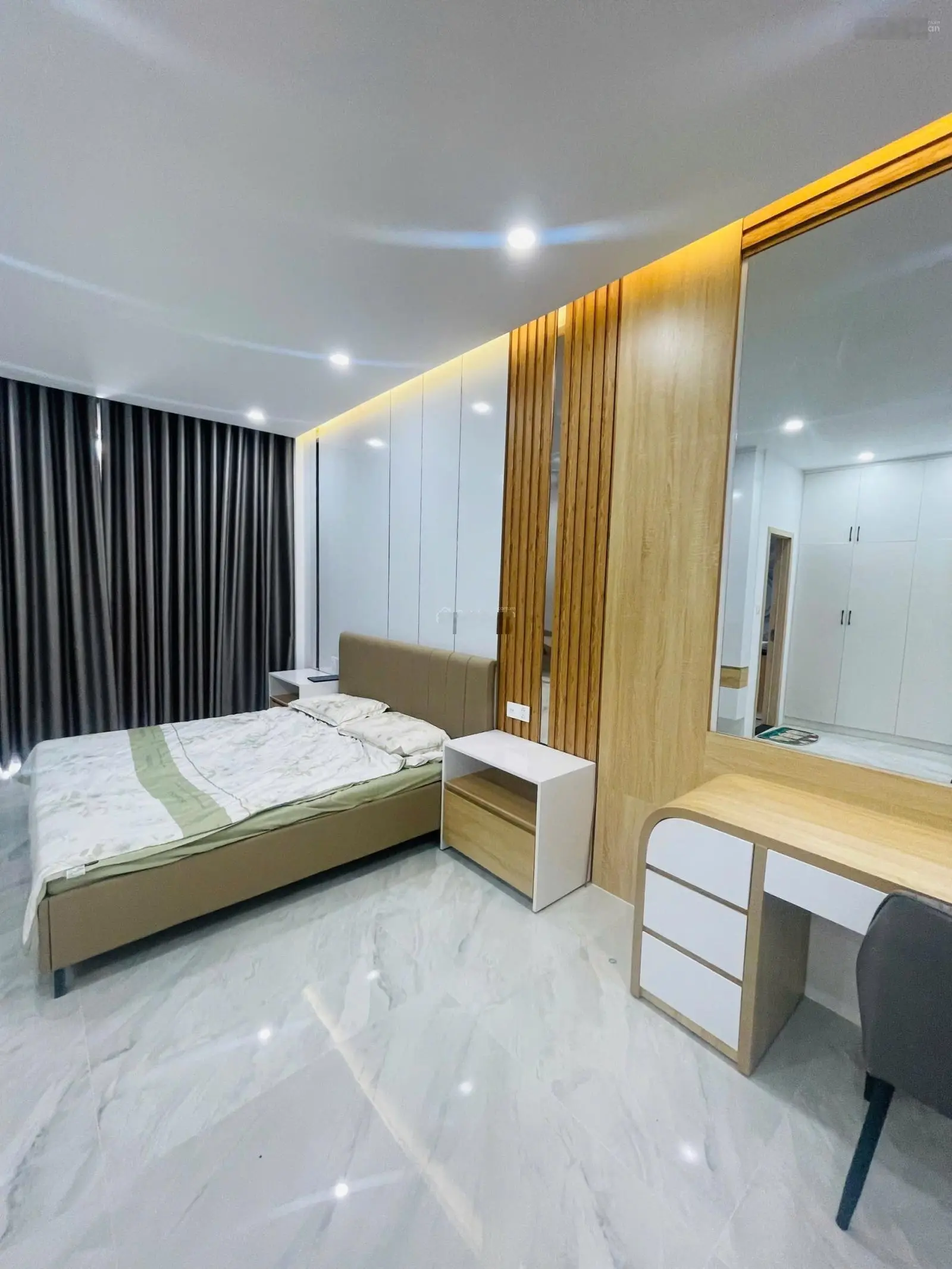 Bán căn nhà Gói 8 KĐT tâm huyết decor nhà rất đẹp, toàn bộ nội thất mới 100% giá chỉ 5tỷ5, alo em