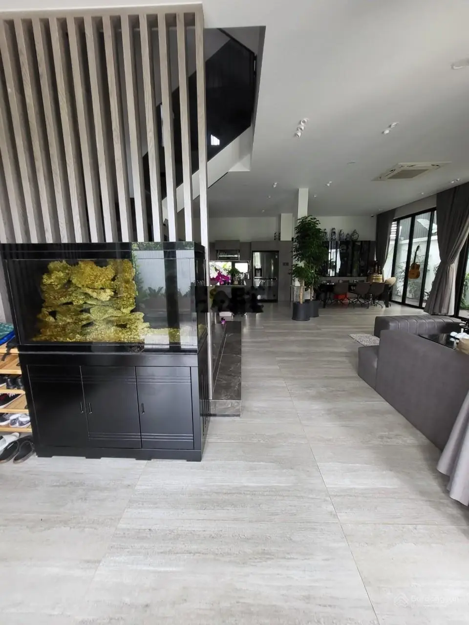 Cần bán gấp biệt thự siêu đẹp đối diện công viên 192m2 giá 25 tỷ thương lượng LH: 0902 468 ***