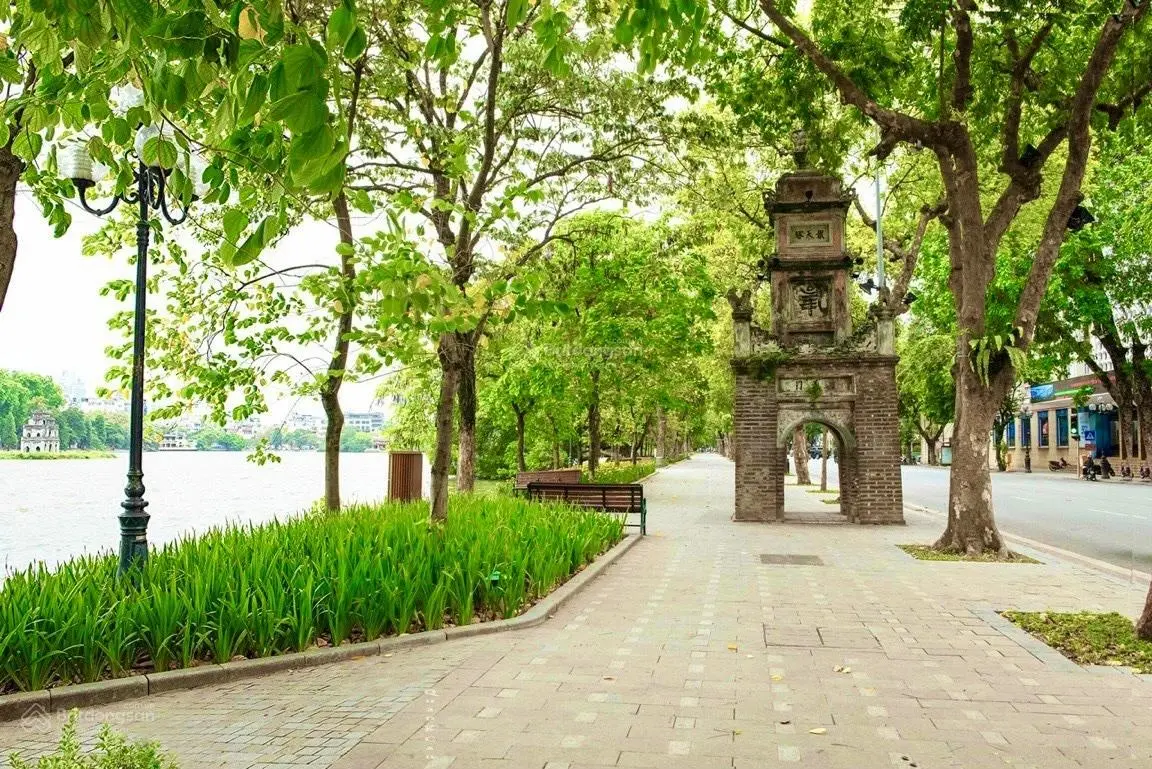 Cần Bán Nhà Lô Góc Mặt Phố Mã Mây, Quận Hoàn Kiếm. DT Sổ 55m2 x 4,5T, MT 6m.Vị trí đẹp - KD Sầm Uất