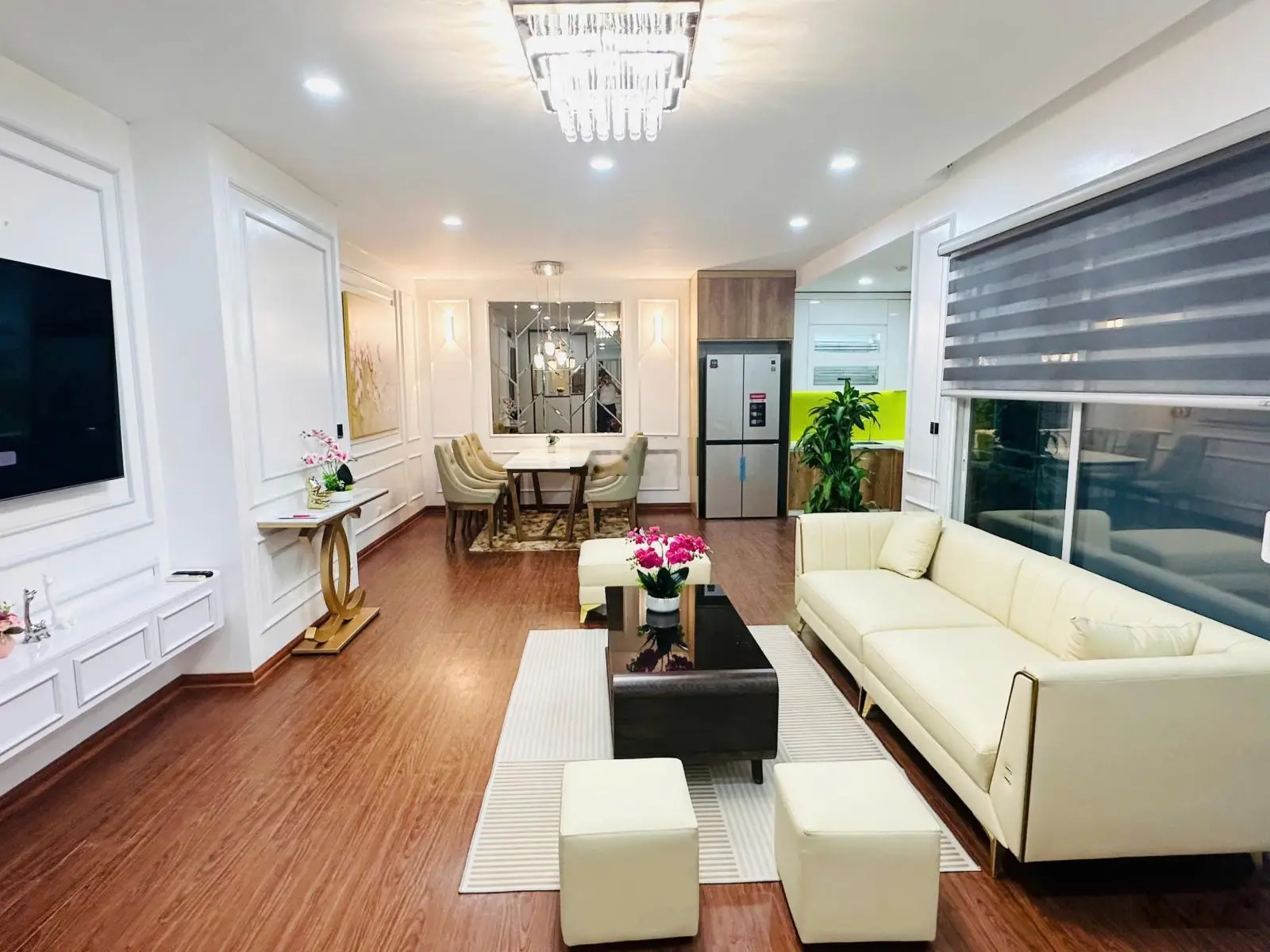 Bán gấp căn hộ 110m2, giá 8,7 tỷ, chung cư Royal City, 2PN 2WC