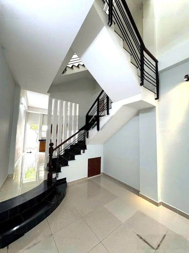 Chính Chủ Cần Bán Nhanh Nhà ở Phạm Văn Chí Q6, Giá 2 tỷ 850