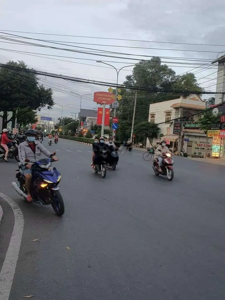 Đất đẹp diên tích 108m. Ngang 5.8m. Thổ cư 70m. Giá 3 tỷ 350