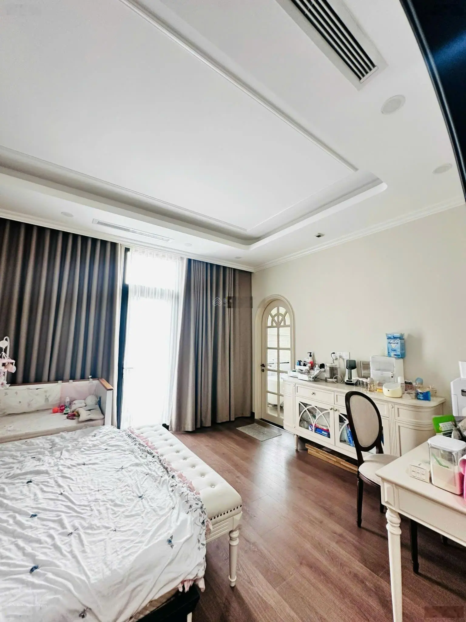 Cần bán nhà phố Vinhomes Grand Park Q9 đã hoàn thiện tặng nội thất