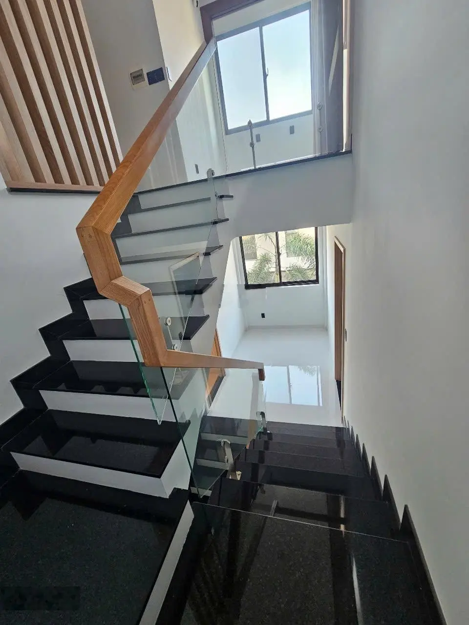 Bán nhà phố 2 lầu KĐT Waterpoint hoàn thiện full nội thất vào ở được ngay