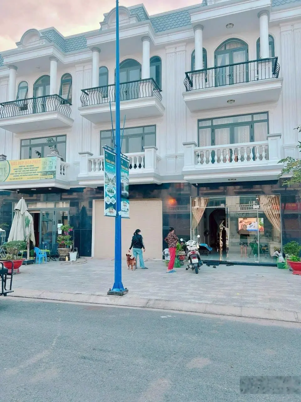Shophouse mặt tiền 25 gần khu công nghiệp. Diện tích: 100m2. Giá 2,680 tỷ. Sổ hồng lâu dài