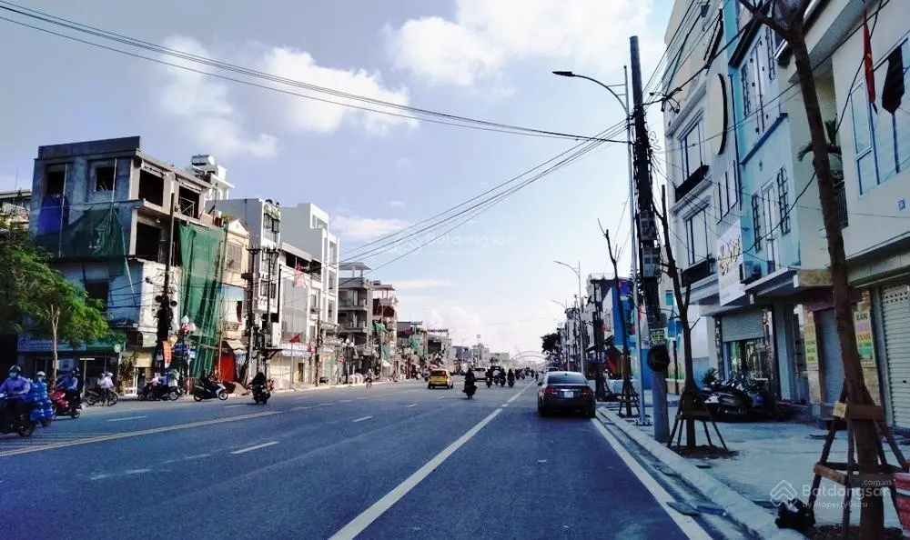 Bán mặt phố Hồ Sen DT: 85m2 (MT = 5,82m) - giá sập sàn - rẻ nhất đường cùng thông số không có SP T2