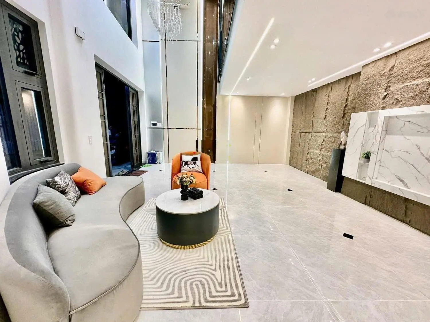 Cần tiền gấp bán nhà Bình Chánh 100m2, gần KCN vĩnh lộc, 5PN, SHR, đang cho thuê 9tr