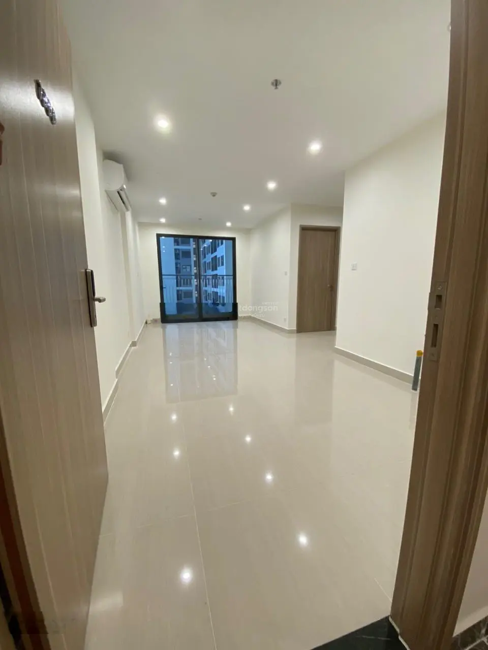 Chỉ 2tỷ4 cho 2 phòng ngủ toà S5 Vinhomes Quận 9 đã có sổ
