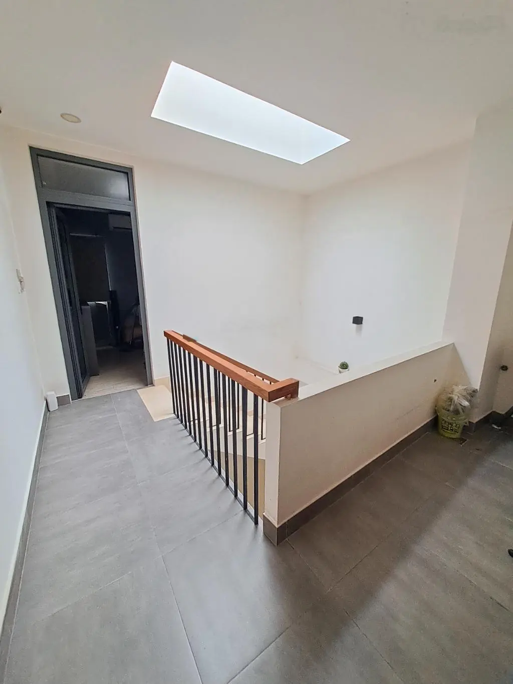 Bán nhà Tân Vĩnh Quận 4 - Hẻm ôtô - 40m2 - 4 Tỷ nhỉnh - 3 Tầng - Tiện kinh doanh
