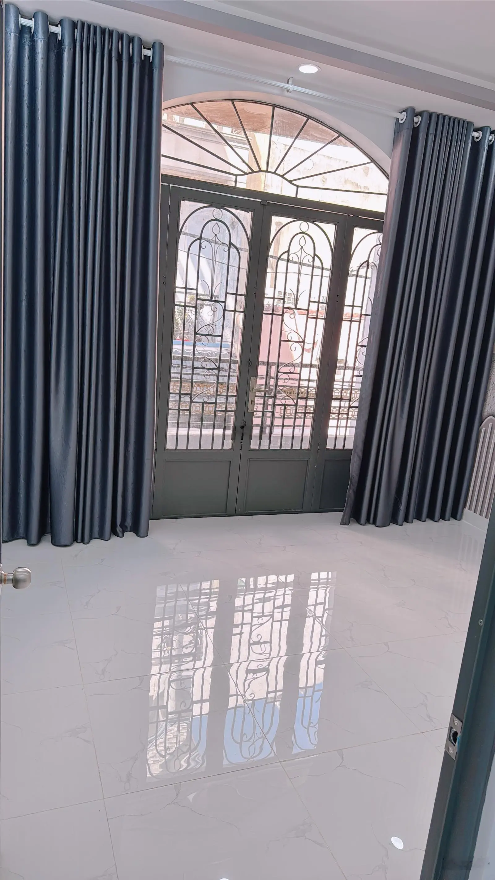Đi 173 Gò Xoài thẳng vô 50m là tới. Đ/c: 15/ Lô Tư, BHH A, Bình Tân DT: 4 x 12m, SHR