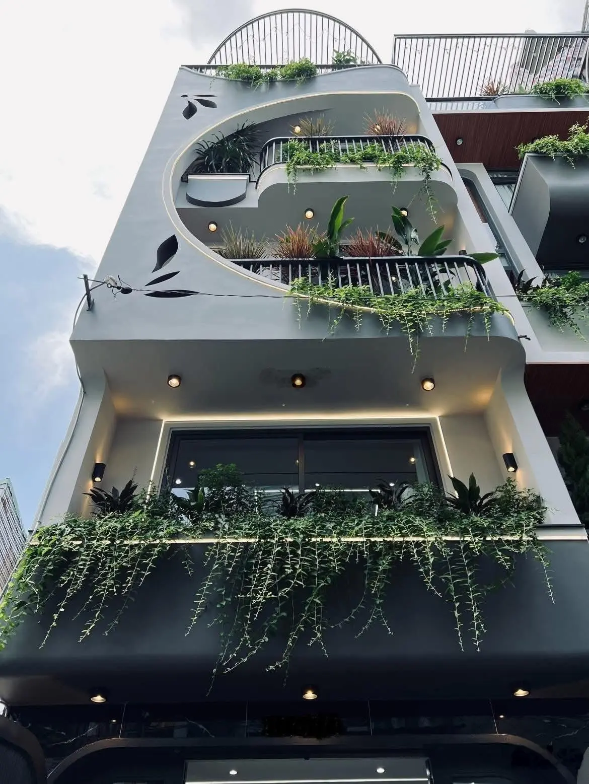 Nhà đẹp Giá Ngộp khu dân cư an ninh Đ.Lê Quốc Hưng P.12 Quận 4 Giá 4tỷ560/75m2(5x15m) Sổ sẵn