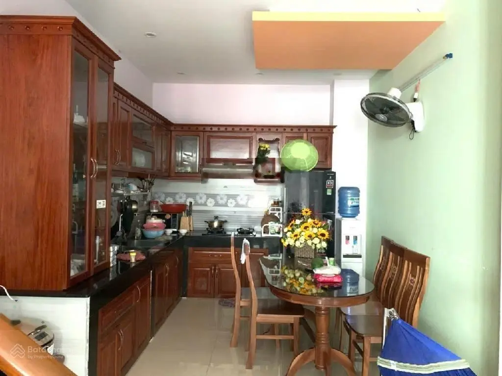 Bán nhà khu phân lô cao cấp cạnh chợ đầu mối Thủ Đức, 52m2, 3 tầng đẹp lộng lẫy, giá 4,5 tỷ đồng.