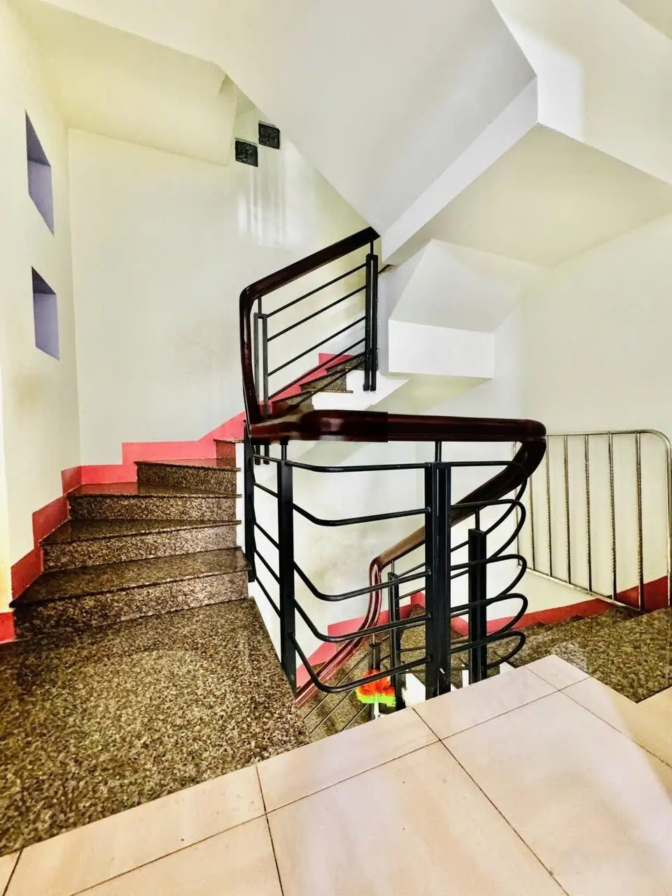 Bán nhà hẻm 8m thông khu bàn cờ 41m2 5 tầng ngay chợ phạm văn hai quận tân bình