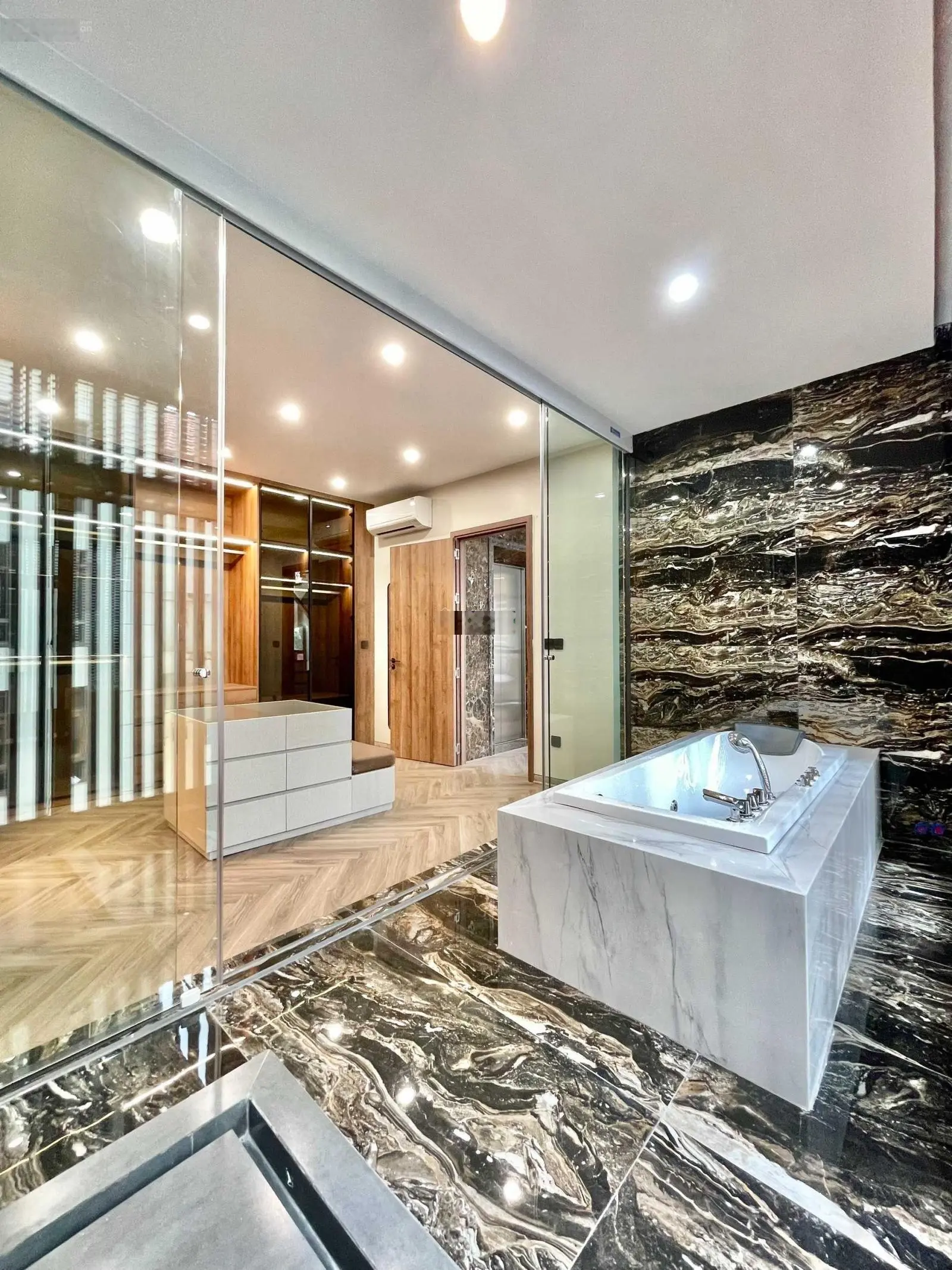 Nhà đẹp Nguyễn Sơn, Gia Thụy, Long Biên, 69m2, MT rộng, 7 Tầng, Lô góc, 2 Thoáng, LH: 0988 312 ***
