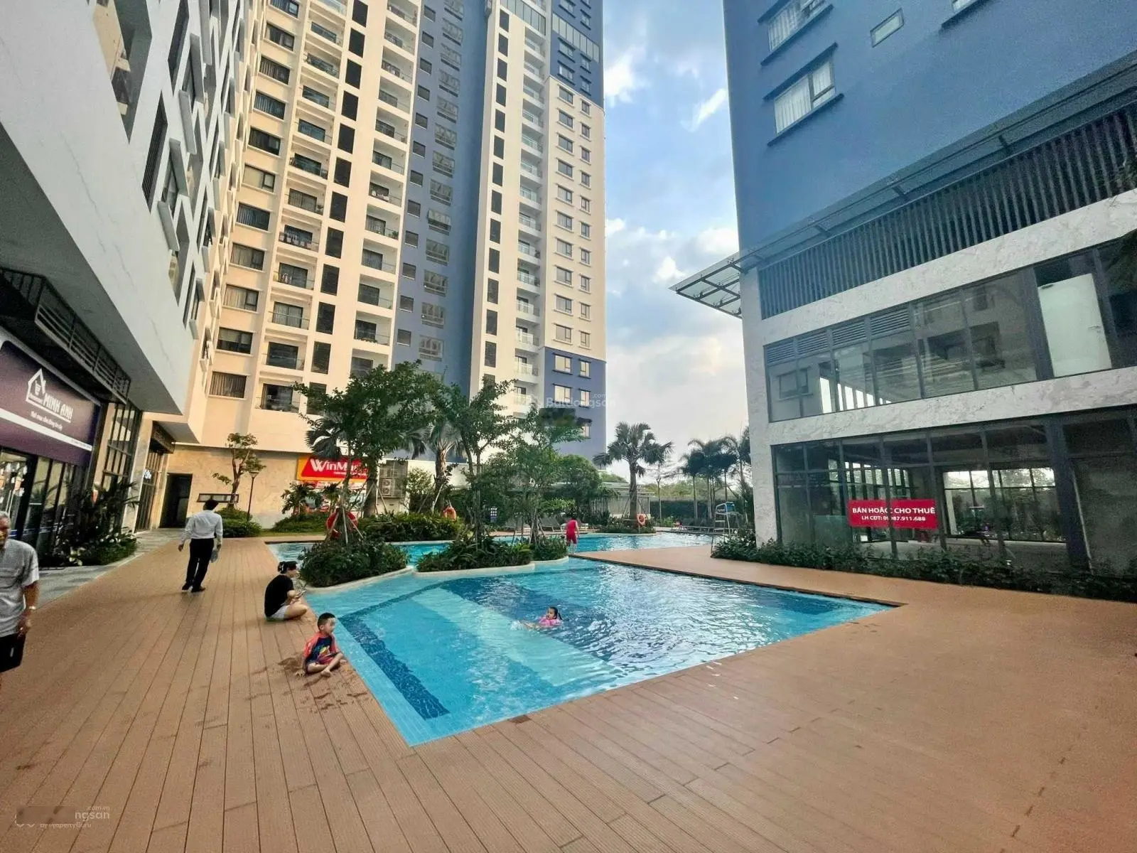 Cần bán gấp căn hộ C Sky View 2PN căn gốc view hồ bơ Tầng Cao Nhận Nhà Ở Ngay.