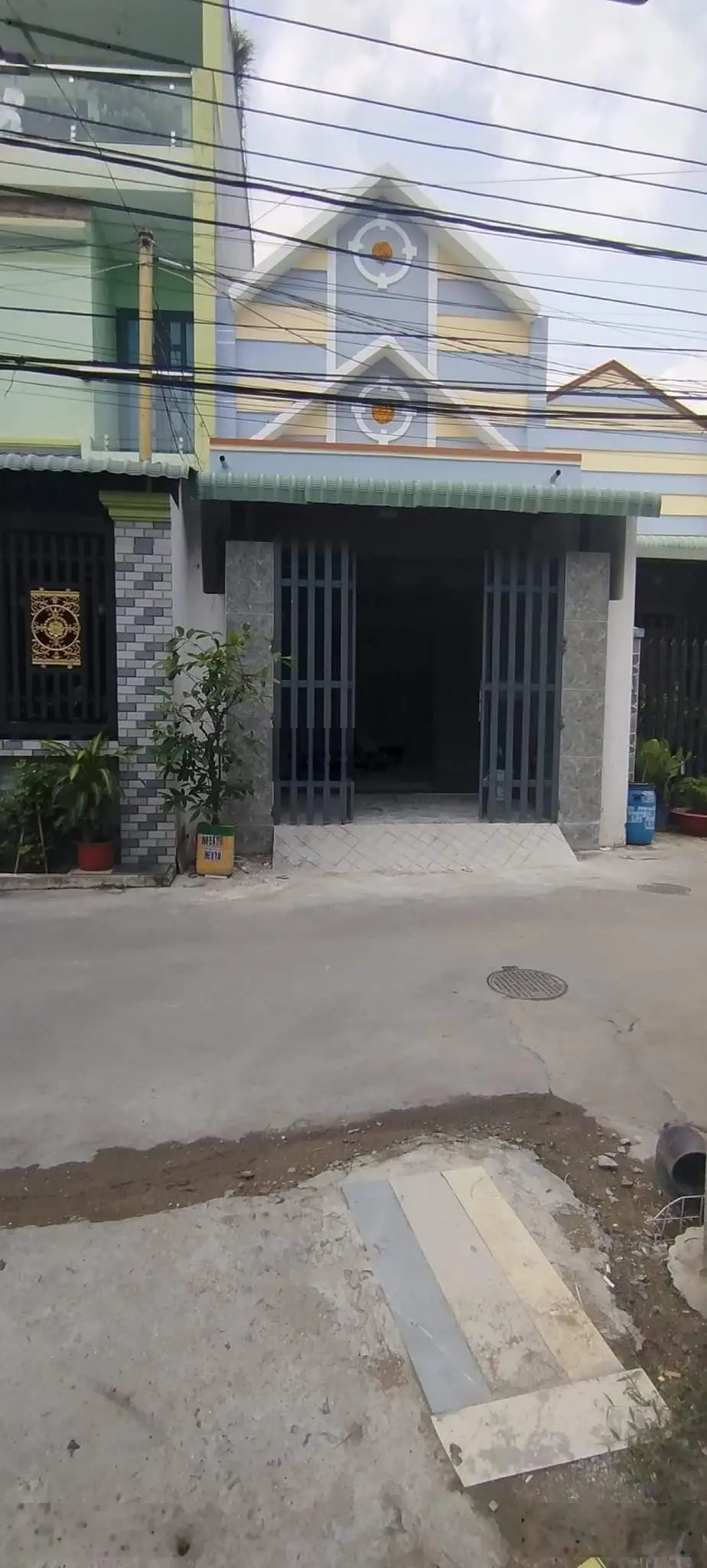 Nhà sổ riêng diện tích 60m. Đường thông buôn bán. Giá 2 tỷ 750