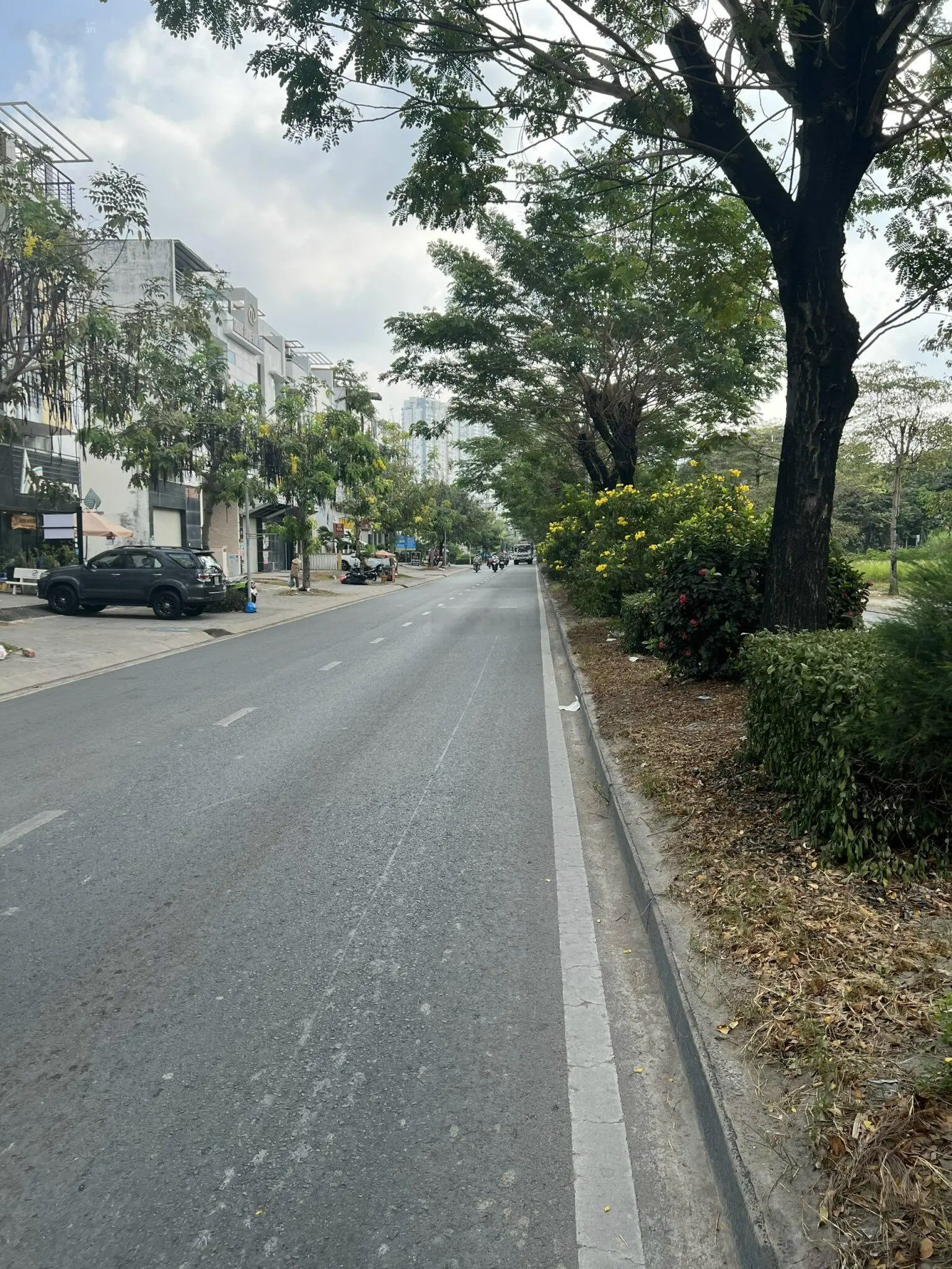 Bán nhà mặt phố tại Hoàng Quốc Việt, 24 tỷ, 132 m2, giá ưu đãi. LH: 0902 781 ***